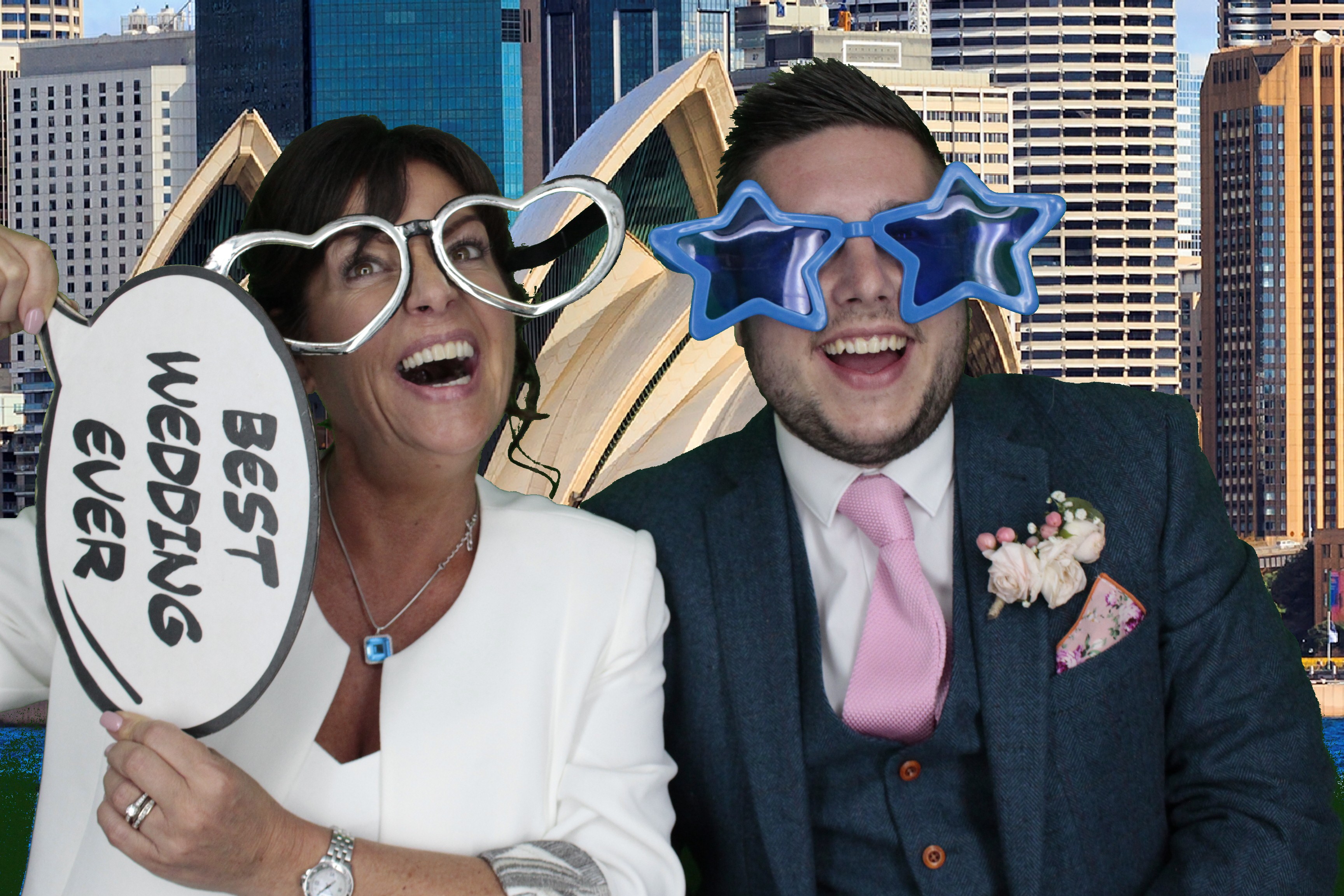 Mr & Mrs Bowles | View more photos from the event at gallery.myphotoboothexperience.co.uk/u/MyPhotoBoothExperienceLtd/Mr-Mrs-Bowles